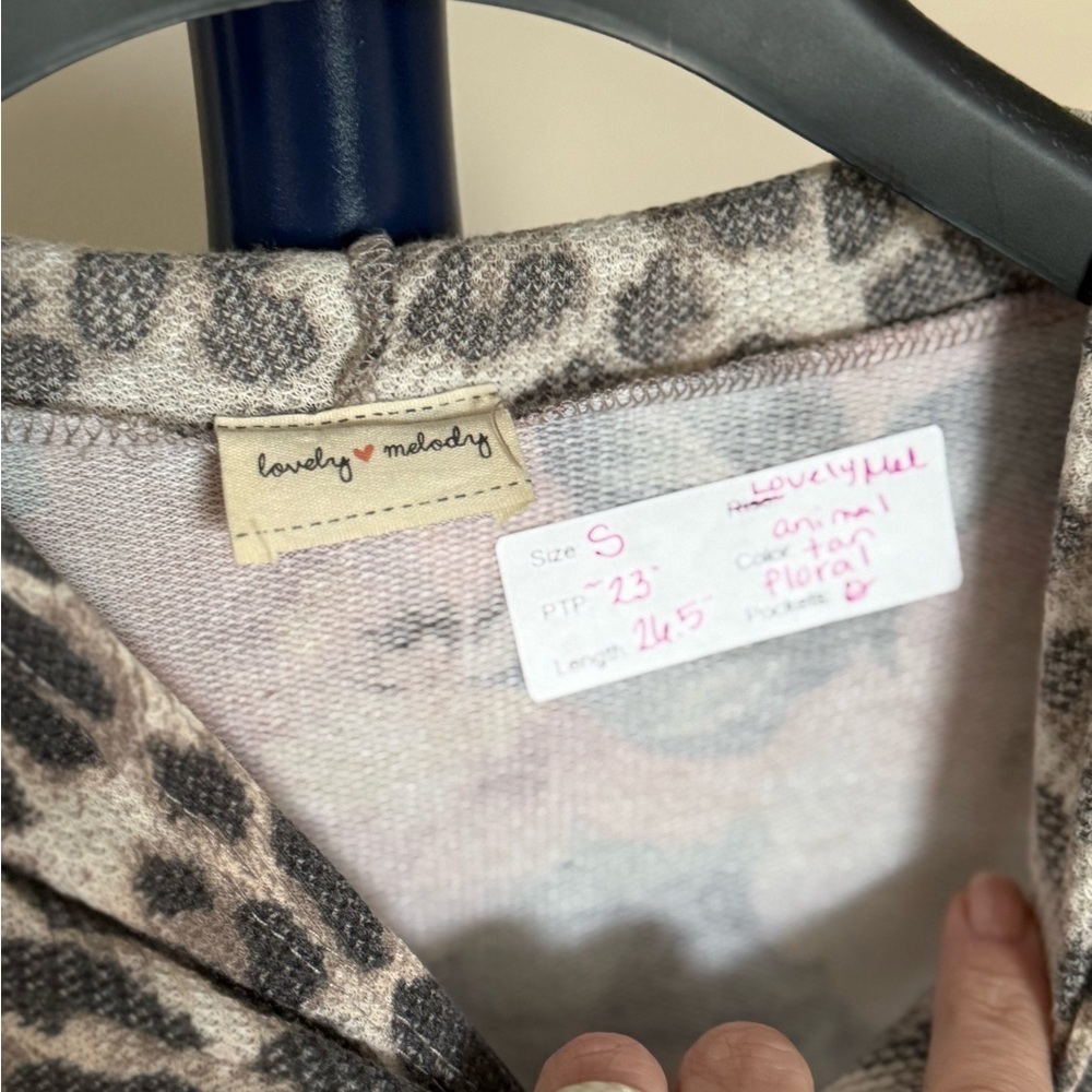 Lovely Melody Floral and Animal Print Women's Hooded Top, Size Small - Picture 2 of 5